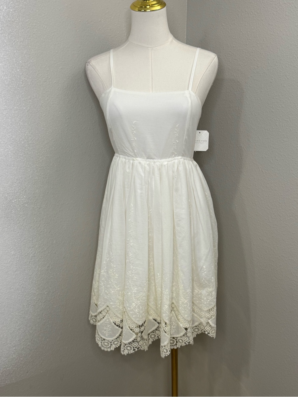 Altar’d State Ivory Embroidered Lace Hem Sundress Size Large NWT Cotton